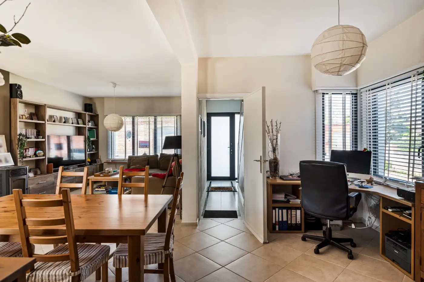 Instapklare, vrijstaande woning met 2 slpk., tuin en garage foto 5