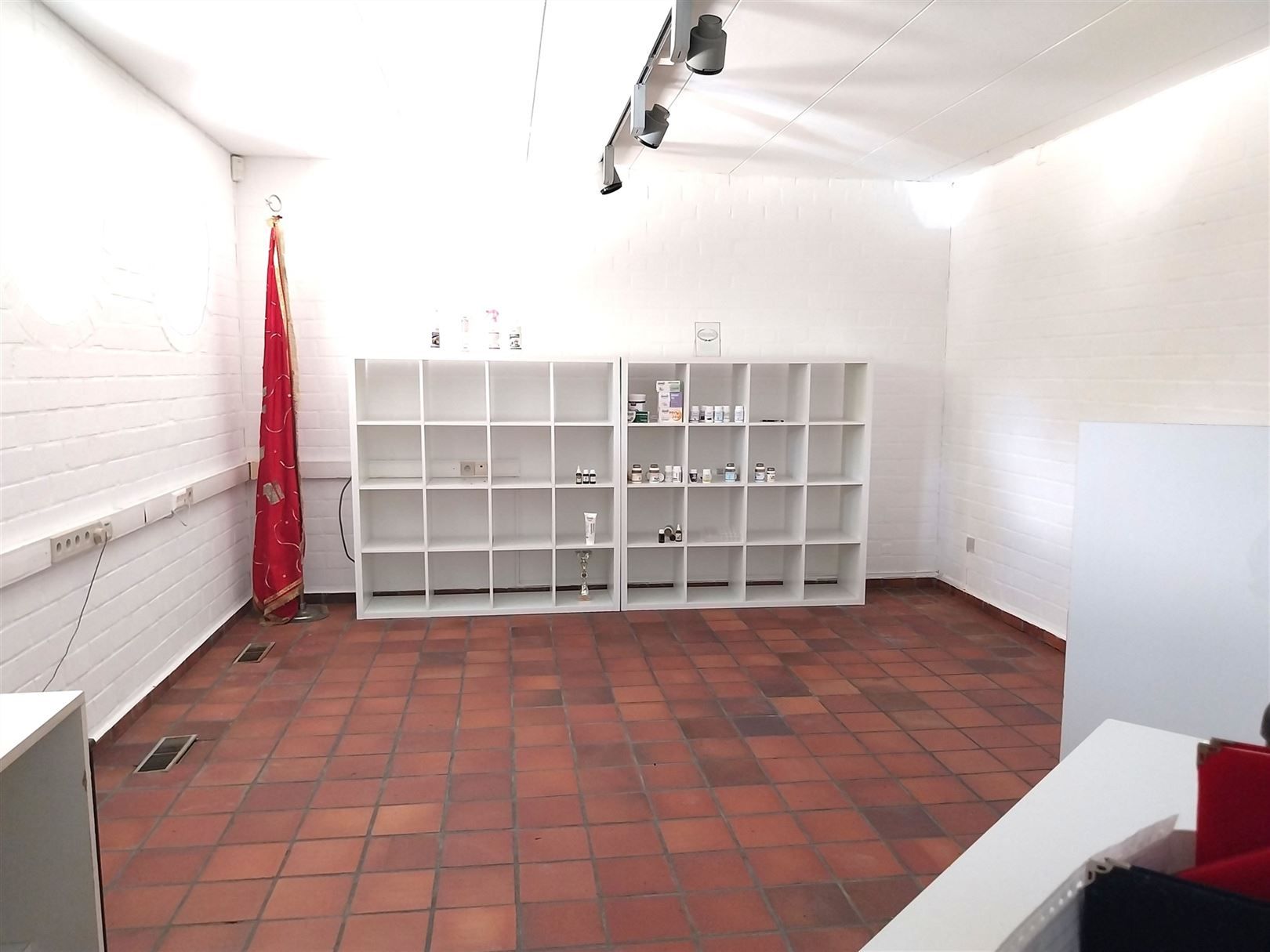 TE HUUR: Multifunctioneel gebouw op het industrieterrein van Beringen! foto 7