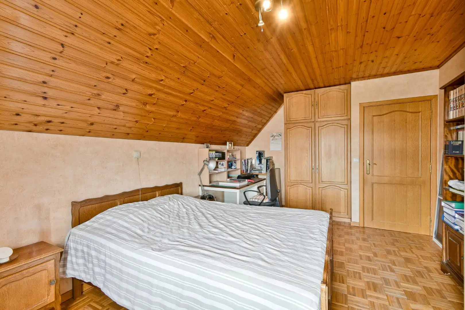 Alleenstaande villa op ruim perceel van 854 m2 in rustige woonwijk te Gistel foto 14