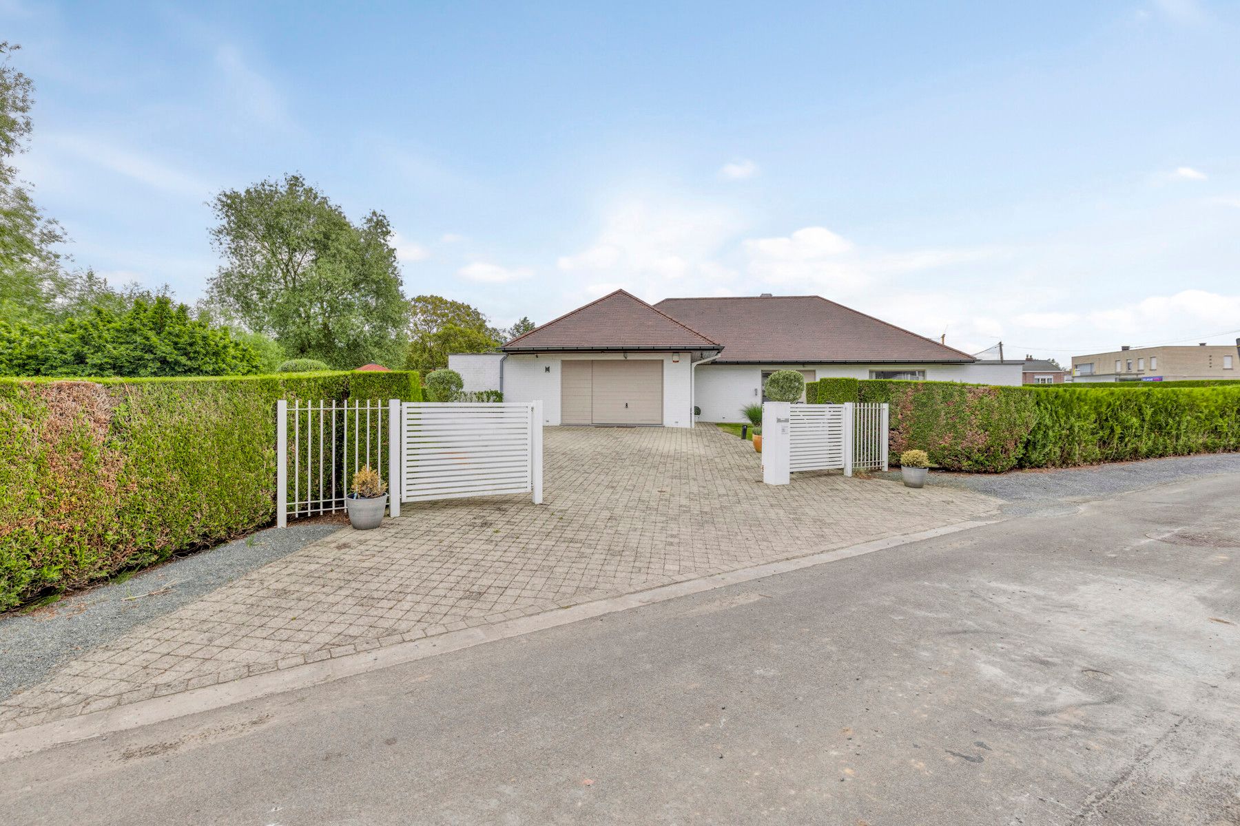 Villa met 4 slaapkamers, zwembad en garage foto {{pictureIndex}}
