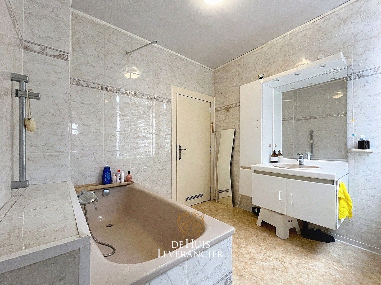 Instapklare woning met drie slaapkamers en twee badkamers foto 24