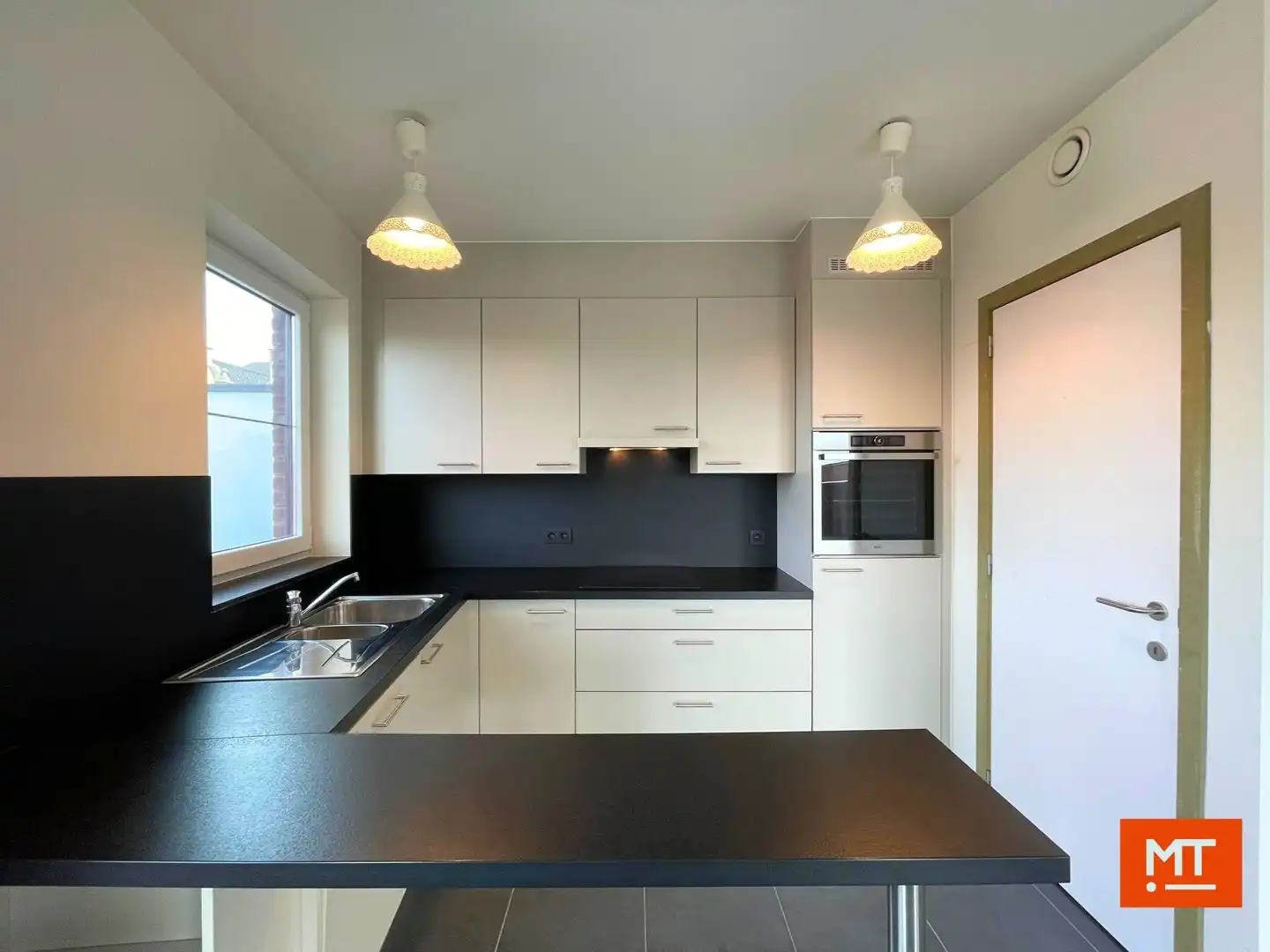 Instapklaar éénslaapkamerappartement met groot terras en ondergrondse staanplaats te huur in Izegem foto 6