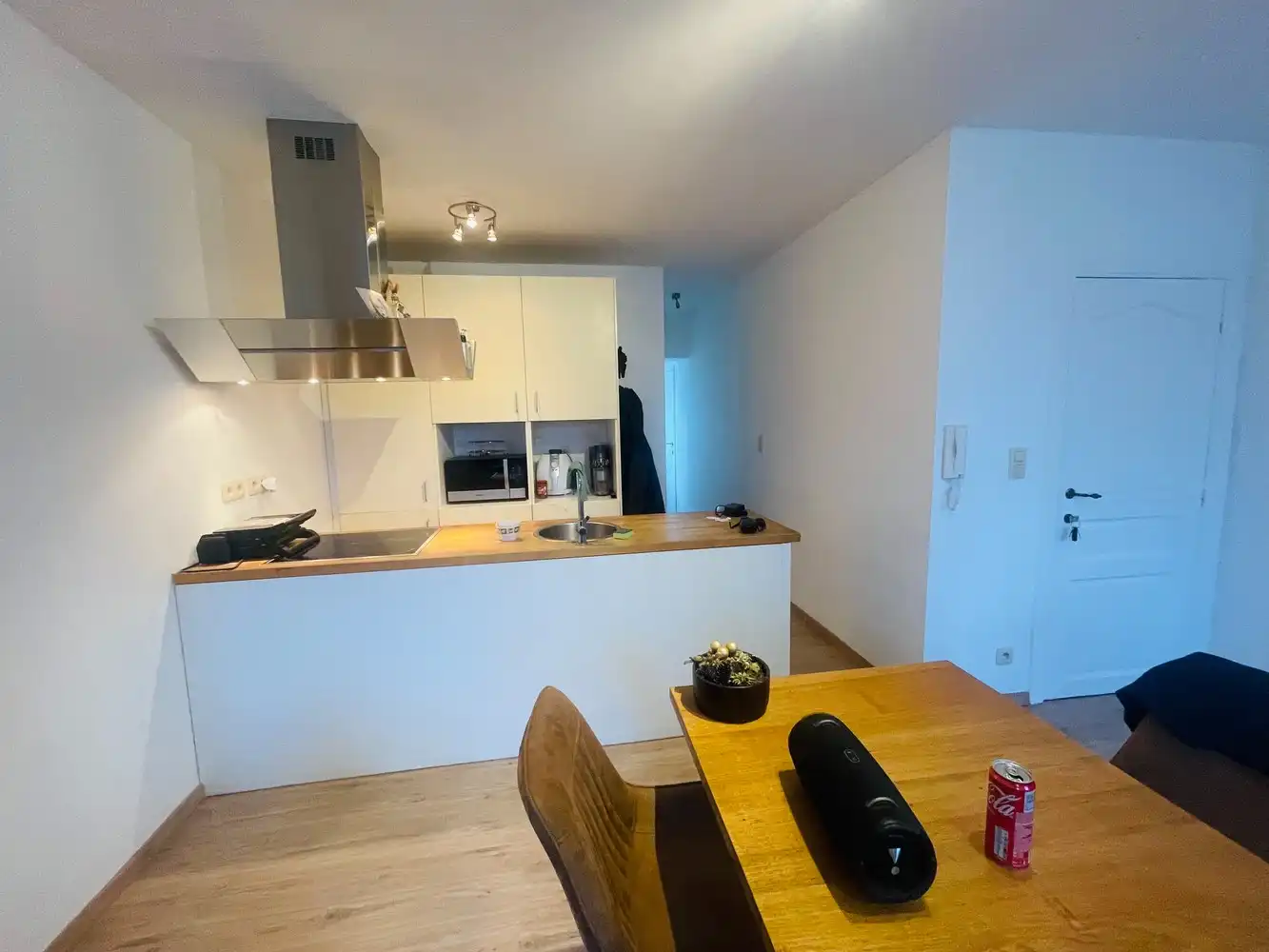 Brugge centrum, Superleuke ligging , vlakbij de Vestingen, het station en 't Zand Gezellig lichtrijk  appartement met 1 slaapkamer en mooi terras foto 2