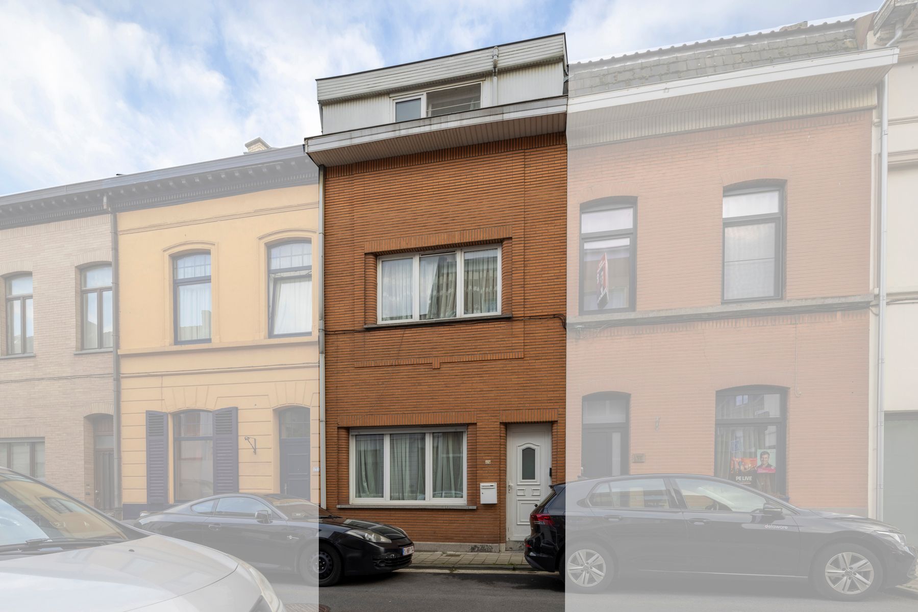 Woning met 4 slaapkamers en tuin te koop! foto {{pictureIndex}}