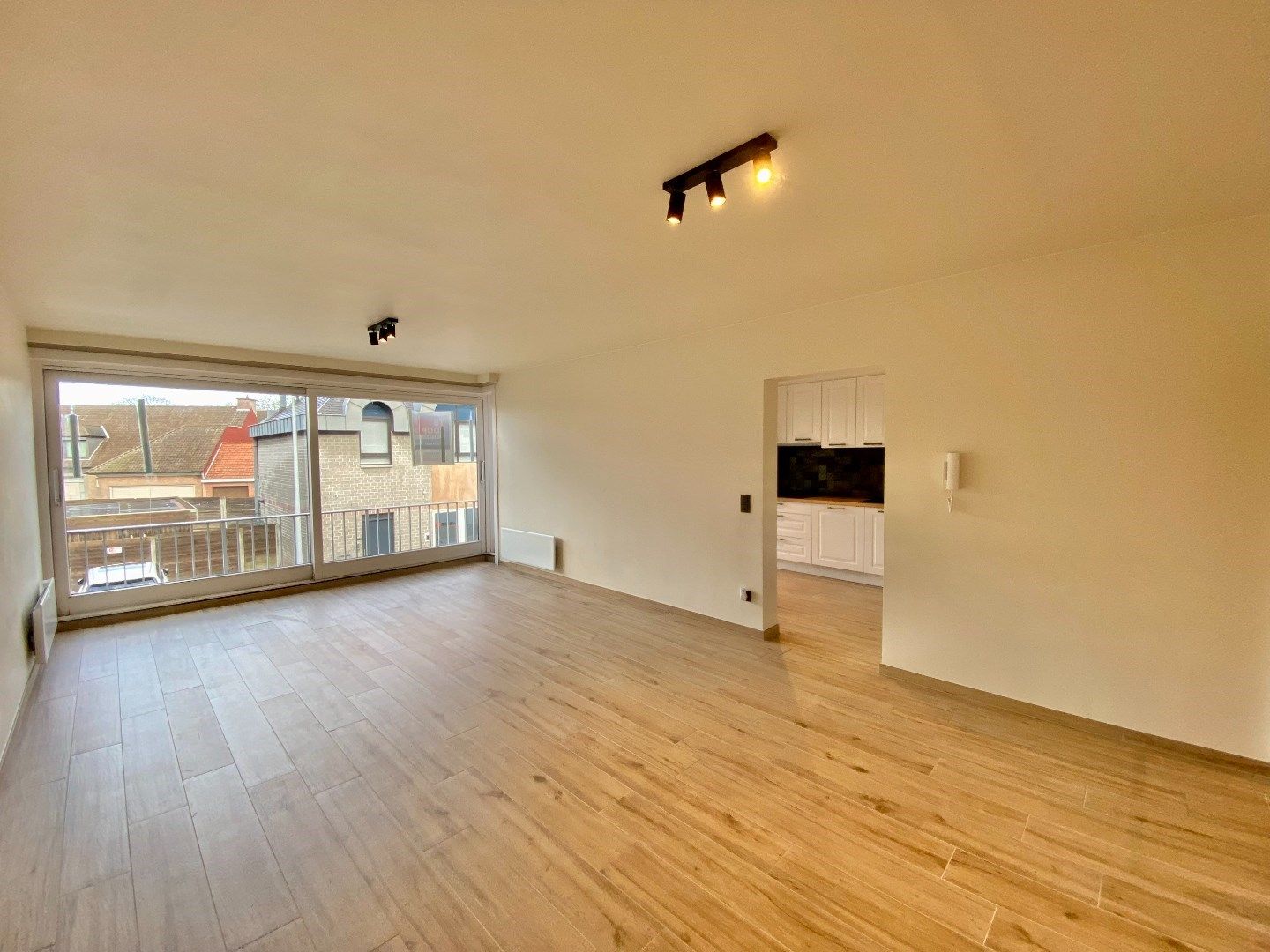 RECENT GERENOVEERD APPARTEMENT (2022)  MET 2 SLPKS EN GUNSTIG EPC (C) foto 5