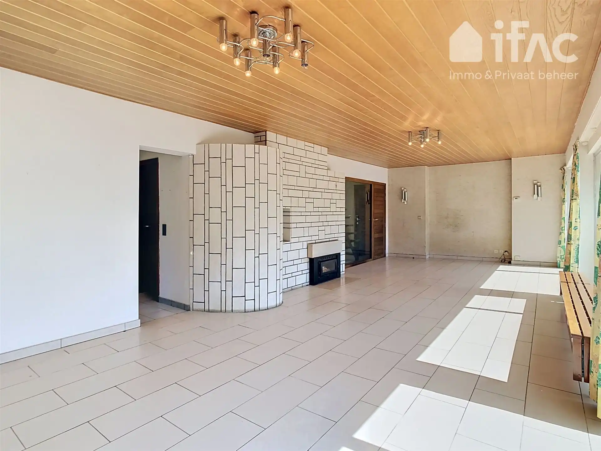 Woning met 4 slaapkamers, garage en tuin foto 5