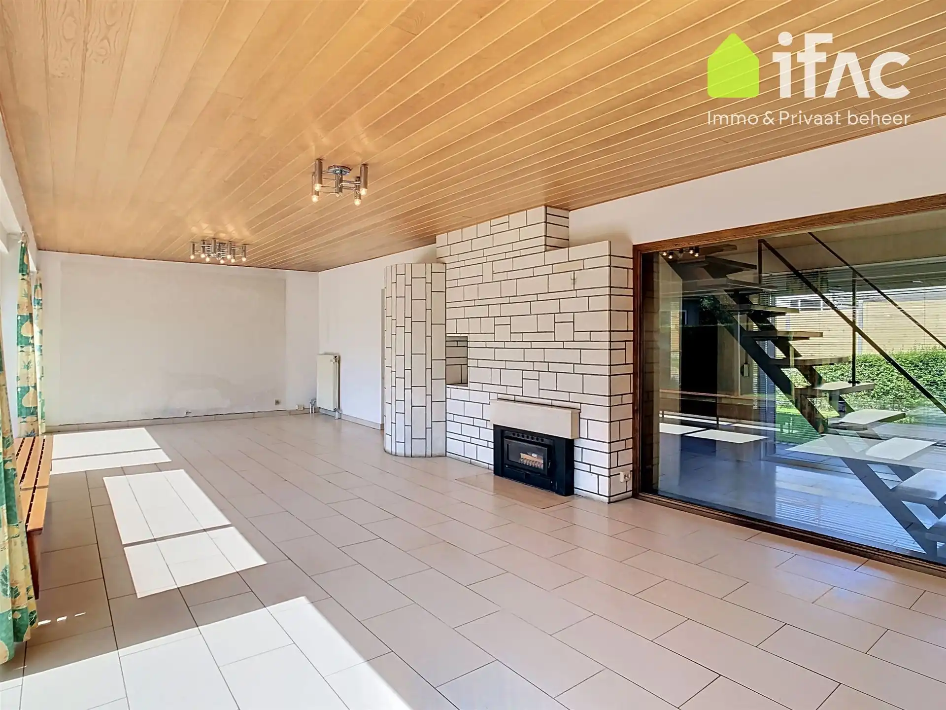 Woning met 4 slaapkamers, garage en tuin foto 5