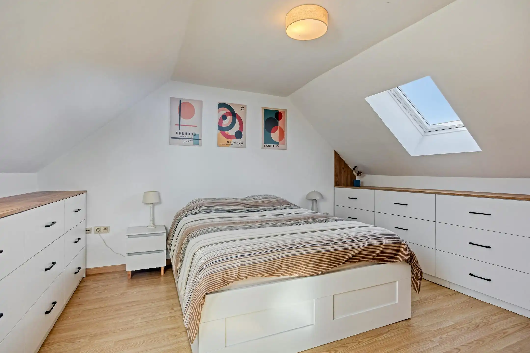 Ruime driegevelwoning met 4 slaapkamers, 2 badkamers, tuin en parking op uitstekende ligging te Vilvoorde en vlakbij Strombeek foto 17