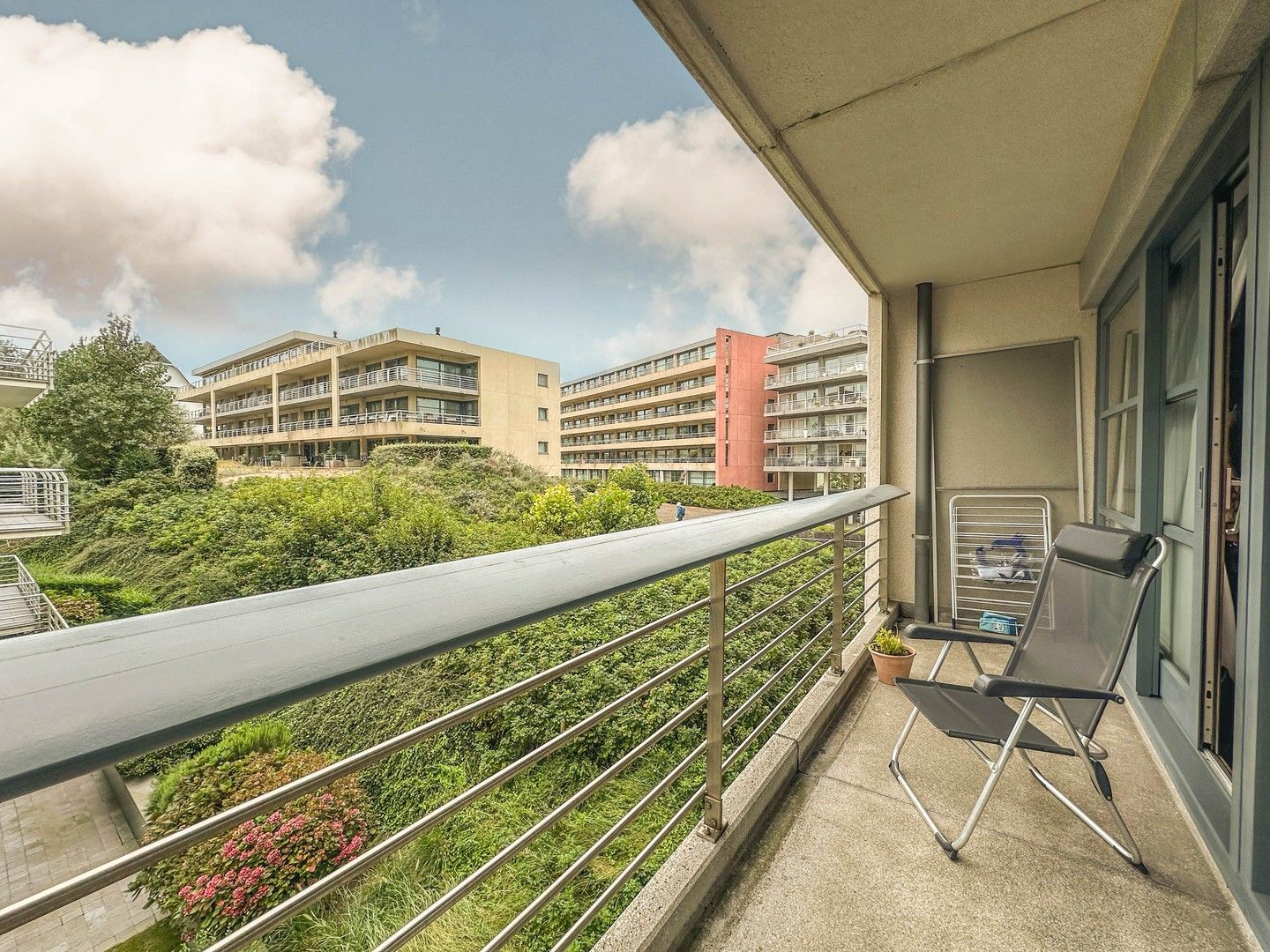 Instapklaar appartement met 2 zonneterrassen nabij de Zeedijk. foto 11