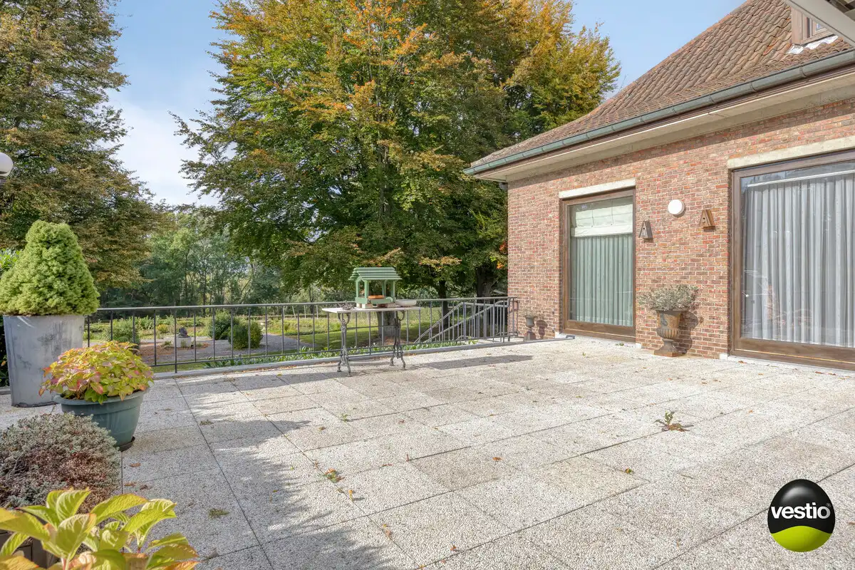 RUIME RESIDENTIEEL GELEGEN VILLA OP 46A89CA NABIJ CENTRUM BILZEN. foto 48