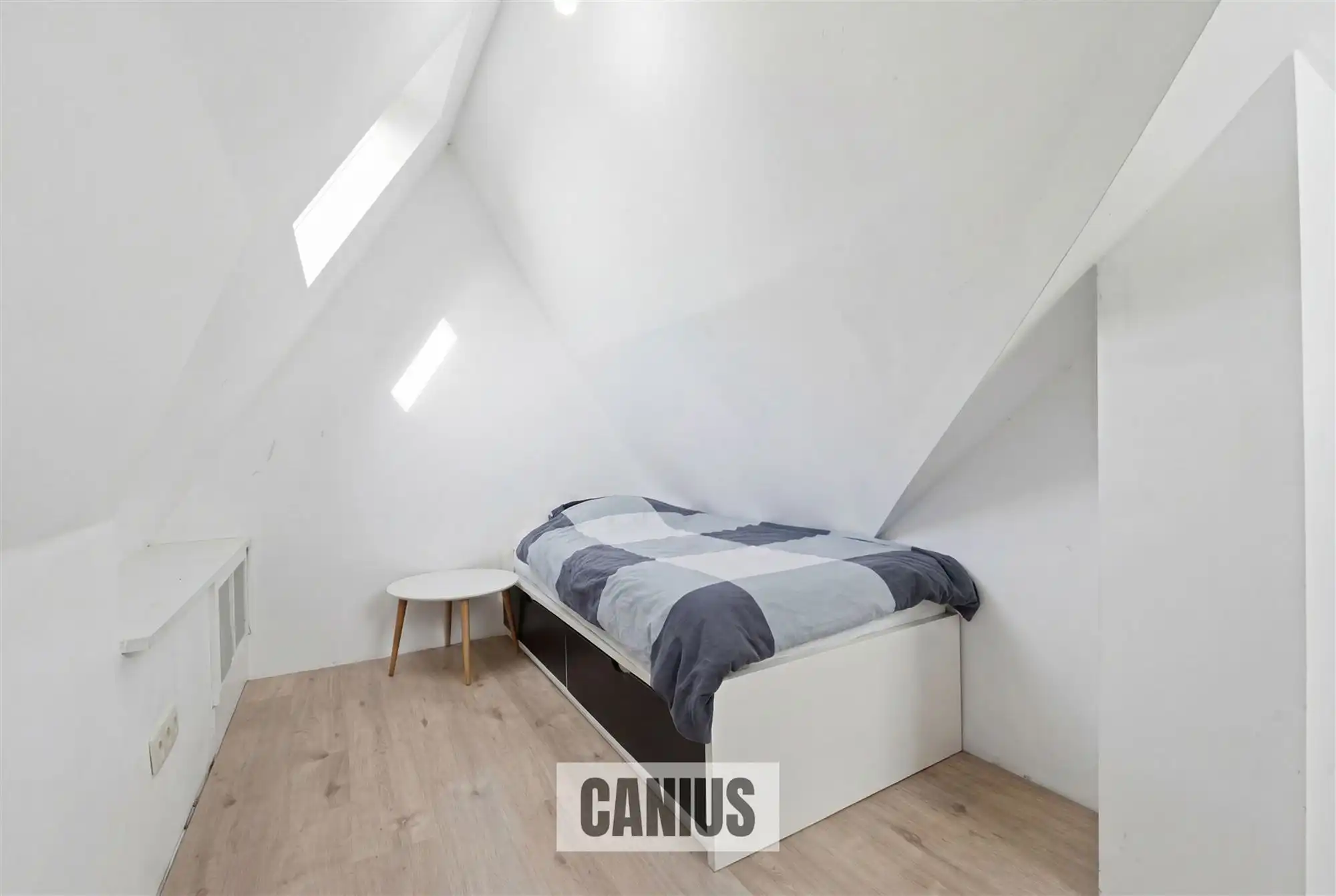 GERENOVEERDE OPEN BEBOUWING MET VIER SLAAPKAMERS foto 24