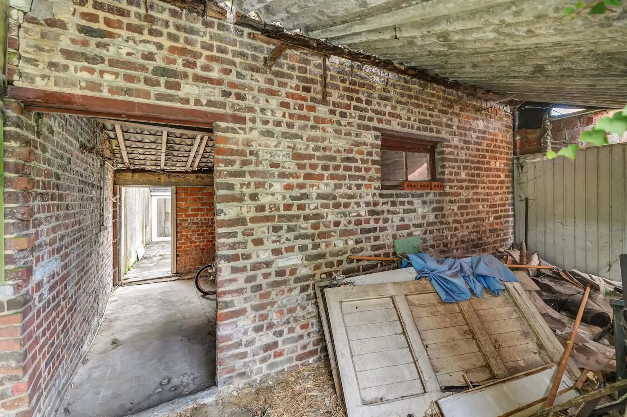 Te renoveren woning met tuin foto 12