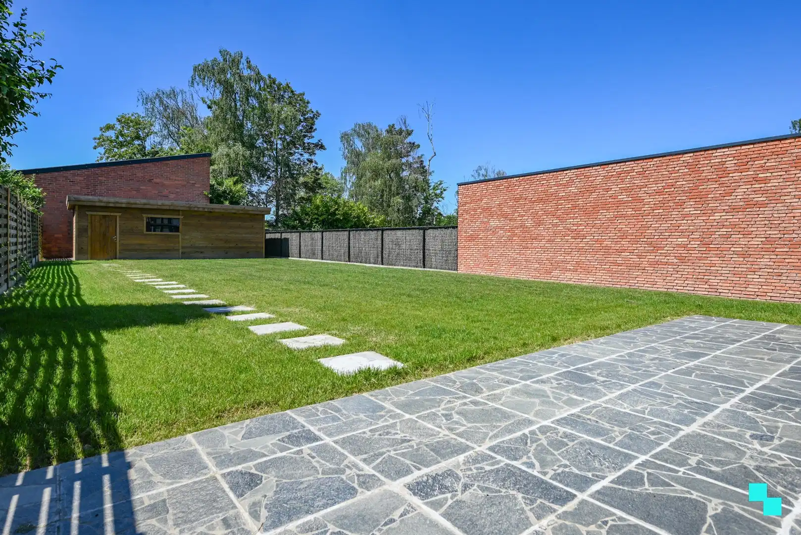 Riante nieuwbouwwoning met aangename tuin te Izegem foto 2