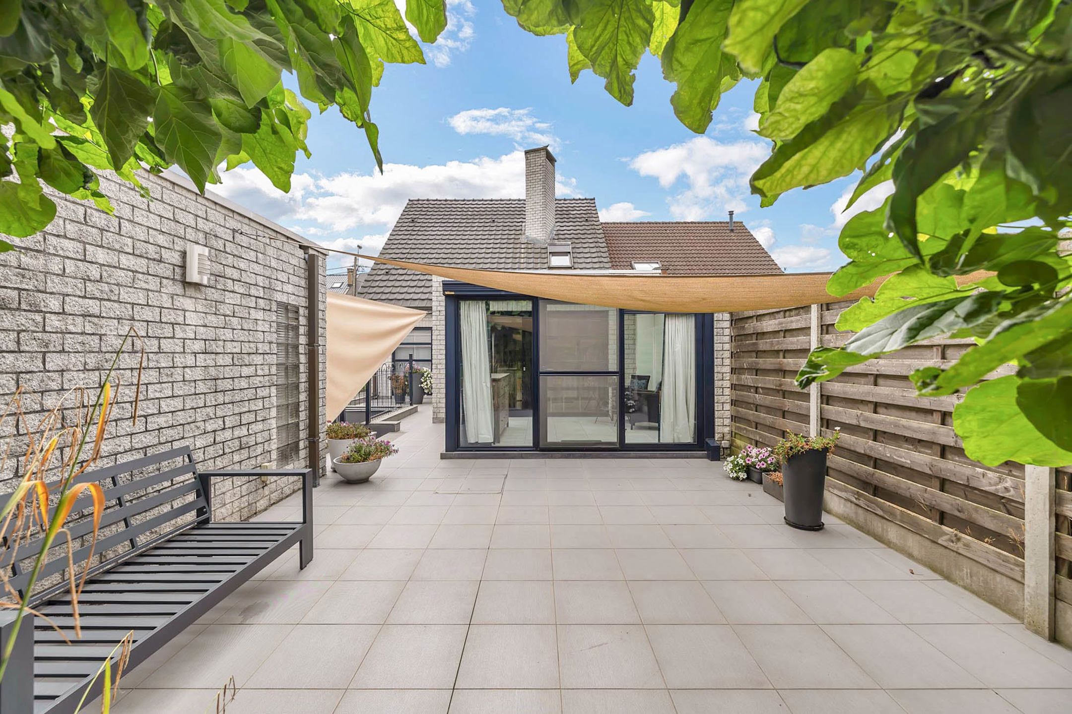 Gezellige, instapklare HOB met garage en tuin foto 3