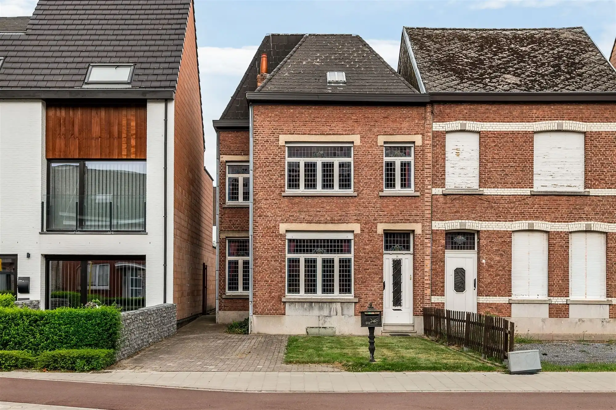 Hoofdfoto van de publicatie: Verrassend ruime, te moderniseren gezinwoning te Onze-Lieve-Vrouw-Waver