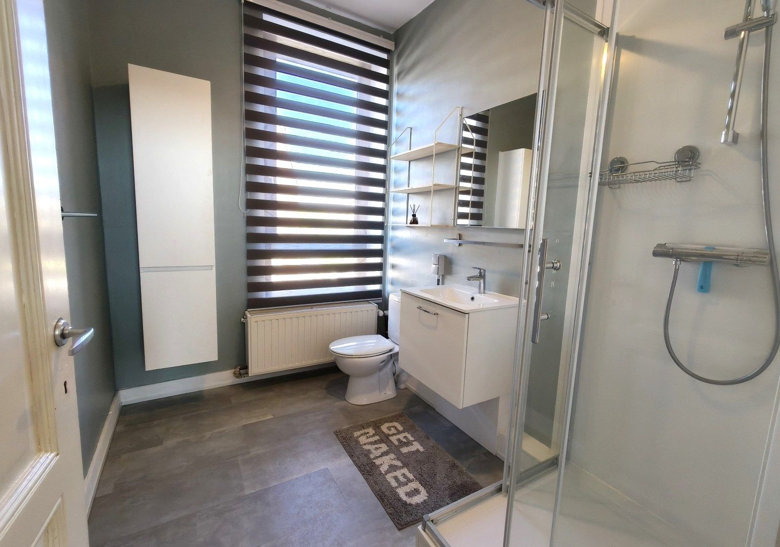 VERNIEUWDE RIJWONING MET STADSTUIN foto 9
