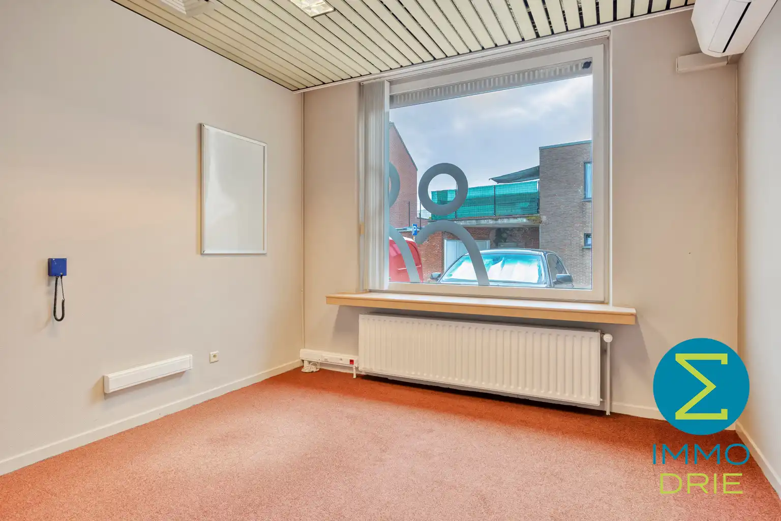 Handelsruimte met kantoren en ruime opslag in het centrum foto 9