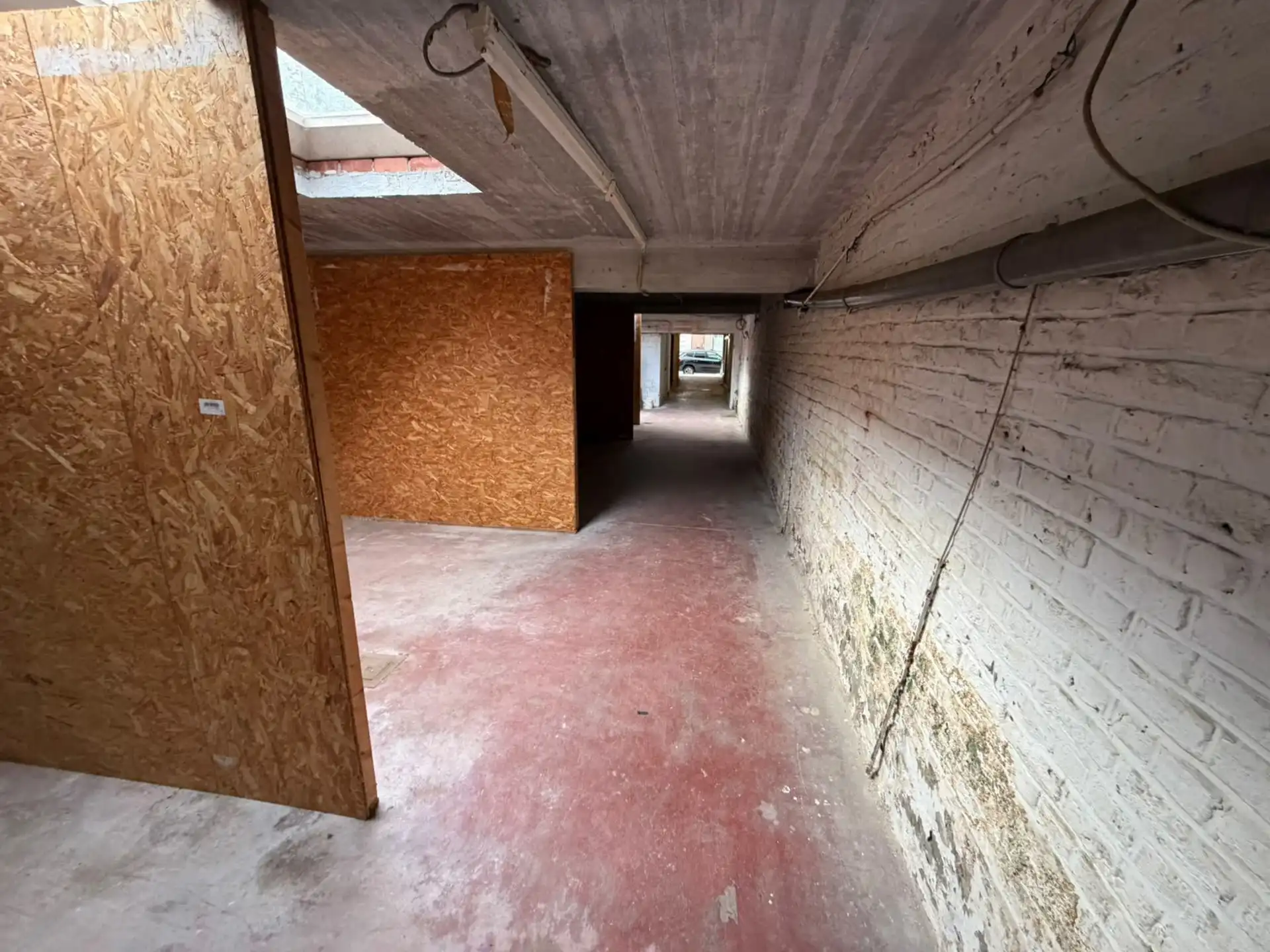 Dubbele bestemming: Parking / Opslagruimte van ±185m² foto 15
