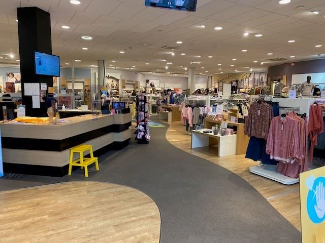 MODERN COMMERCIEEL GEBOUW NABIJ ACTION & KRËFEL foto 6