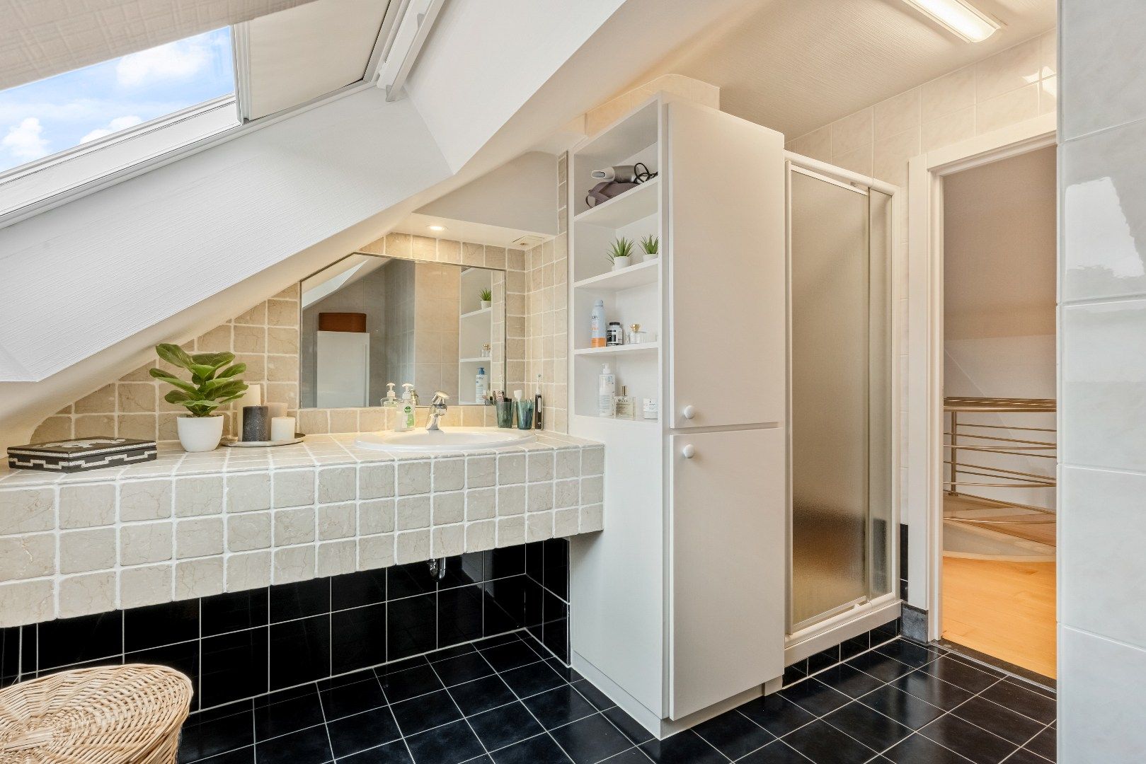 Villa met 115m² ondernemingsruimte! foto 15