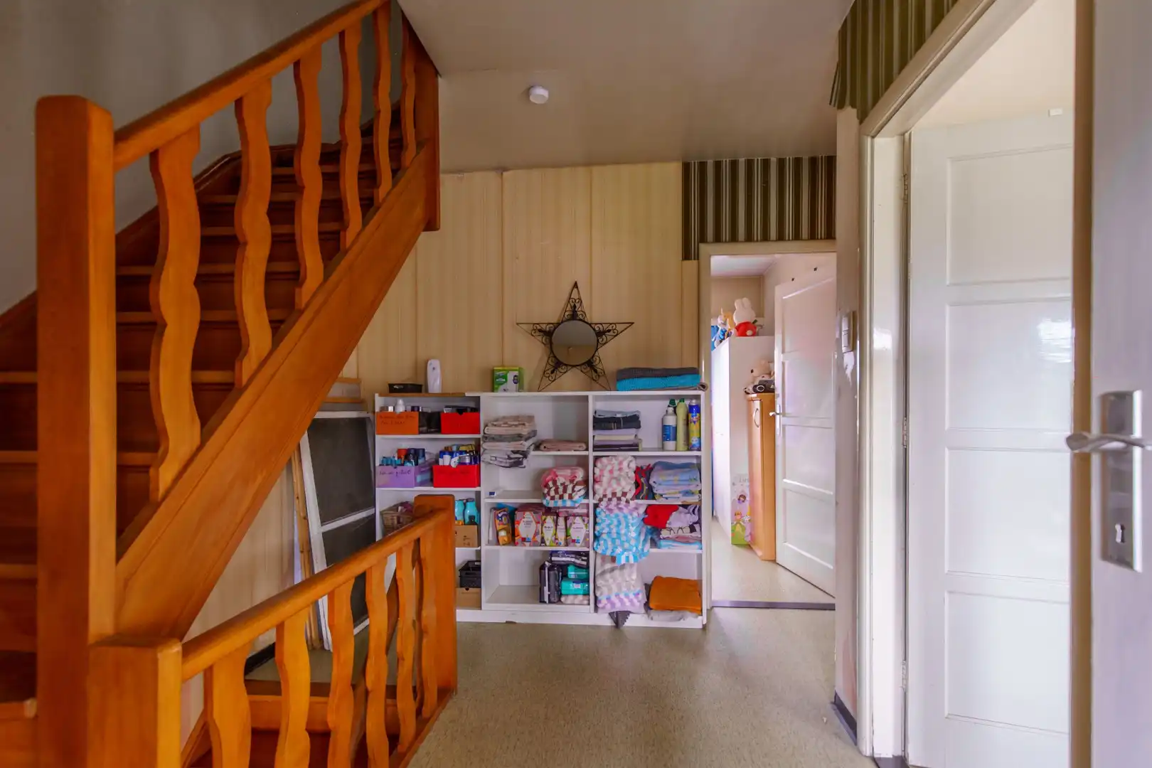Ruime woning met vier slaapkamers en grote tuin foto 26