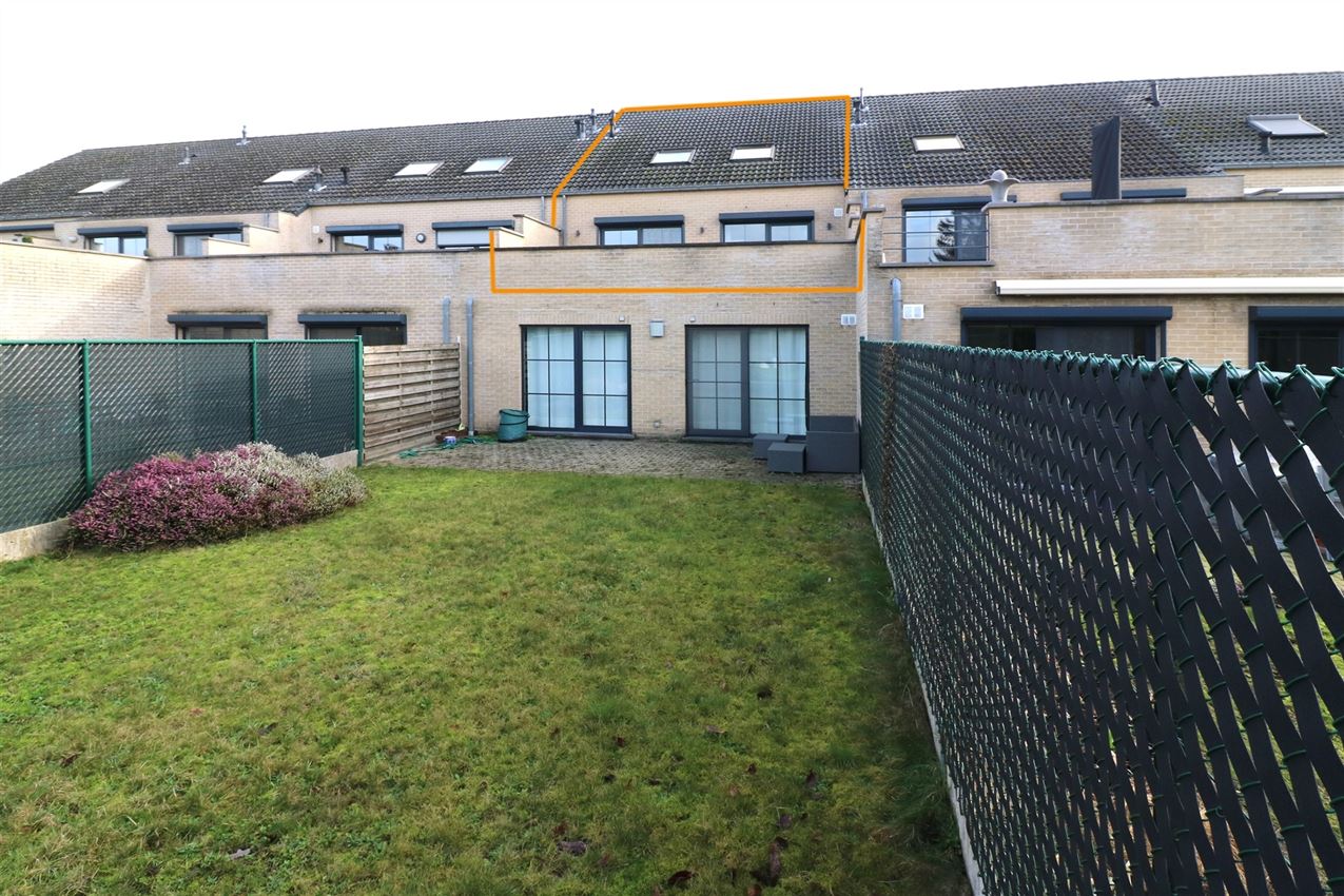 Duplex met groot terras, twee slpk en afgesloten garage foto 2