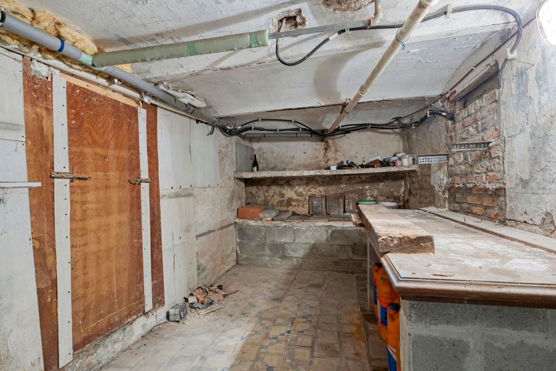 Charmante te renoveren woning met tuin foto 24