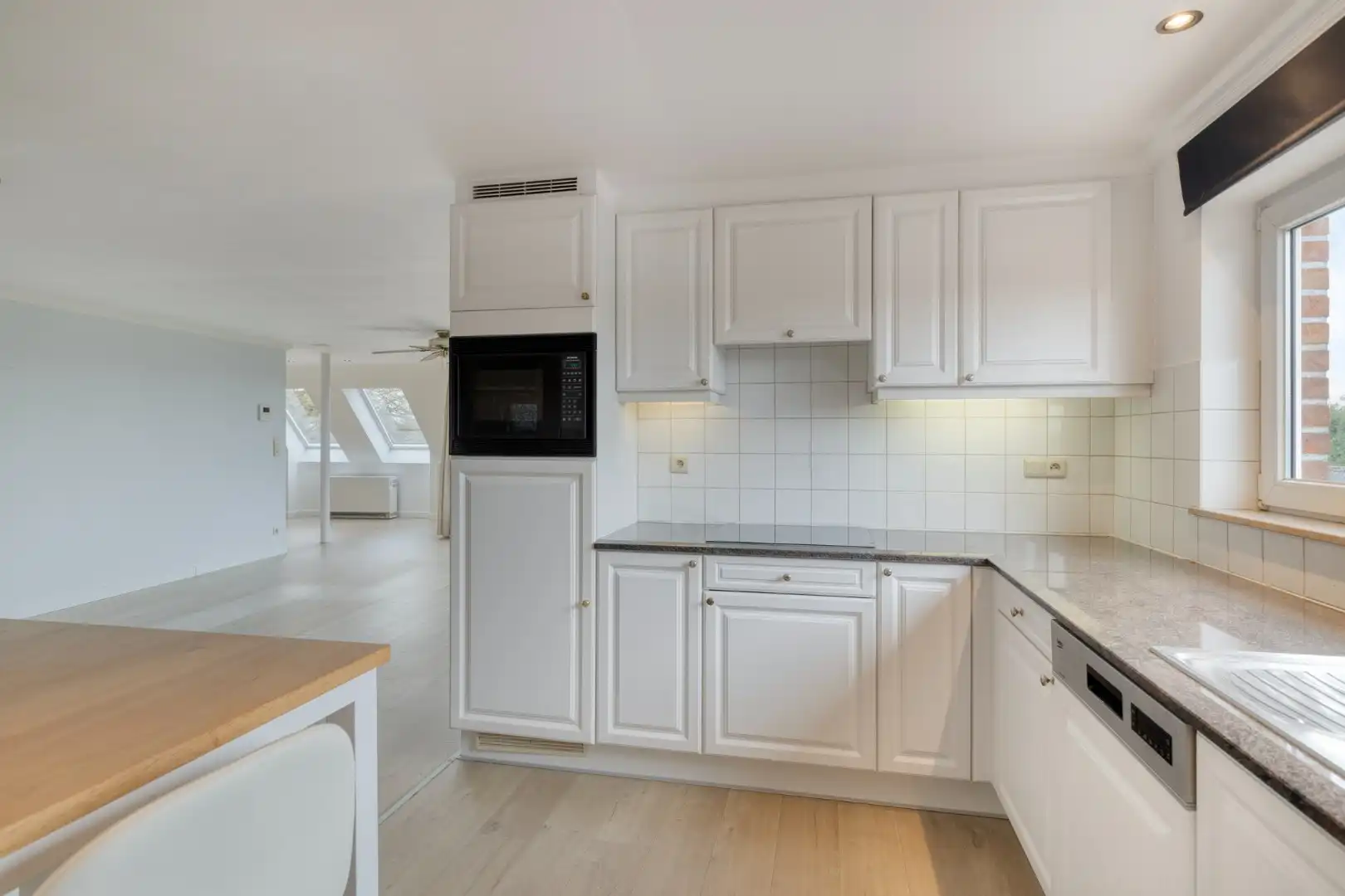 Ruim en lichtrijk appartement met 2/3 slpks, centraal gelegen in Mol - Ginderbroek !  foto 7