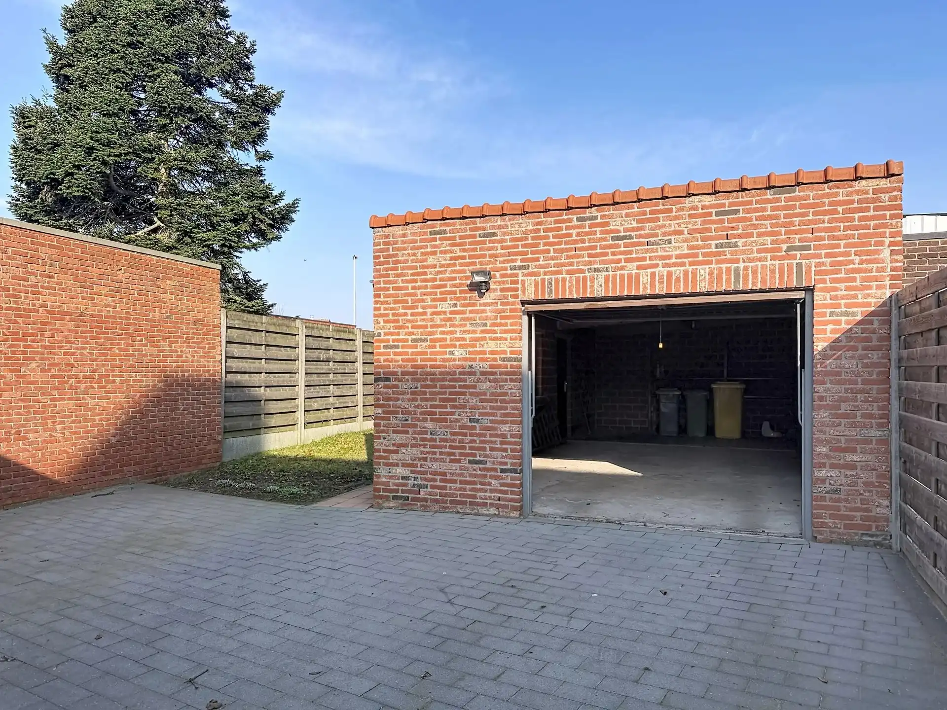 Halfopen bebouwing met 3 slaapkamers en een ruime tuin. foto 20