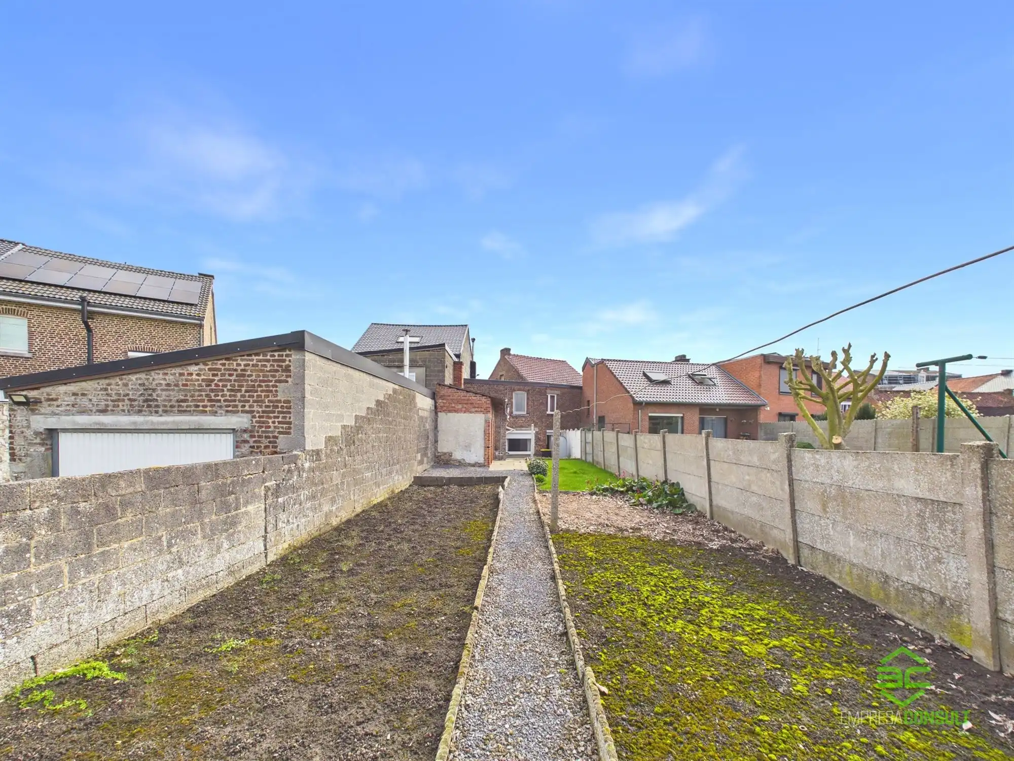 Centraal gelegen te renoveren woning met 3/5slpk! foto 18