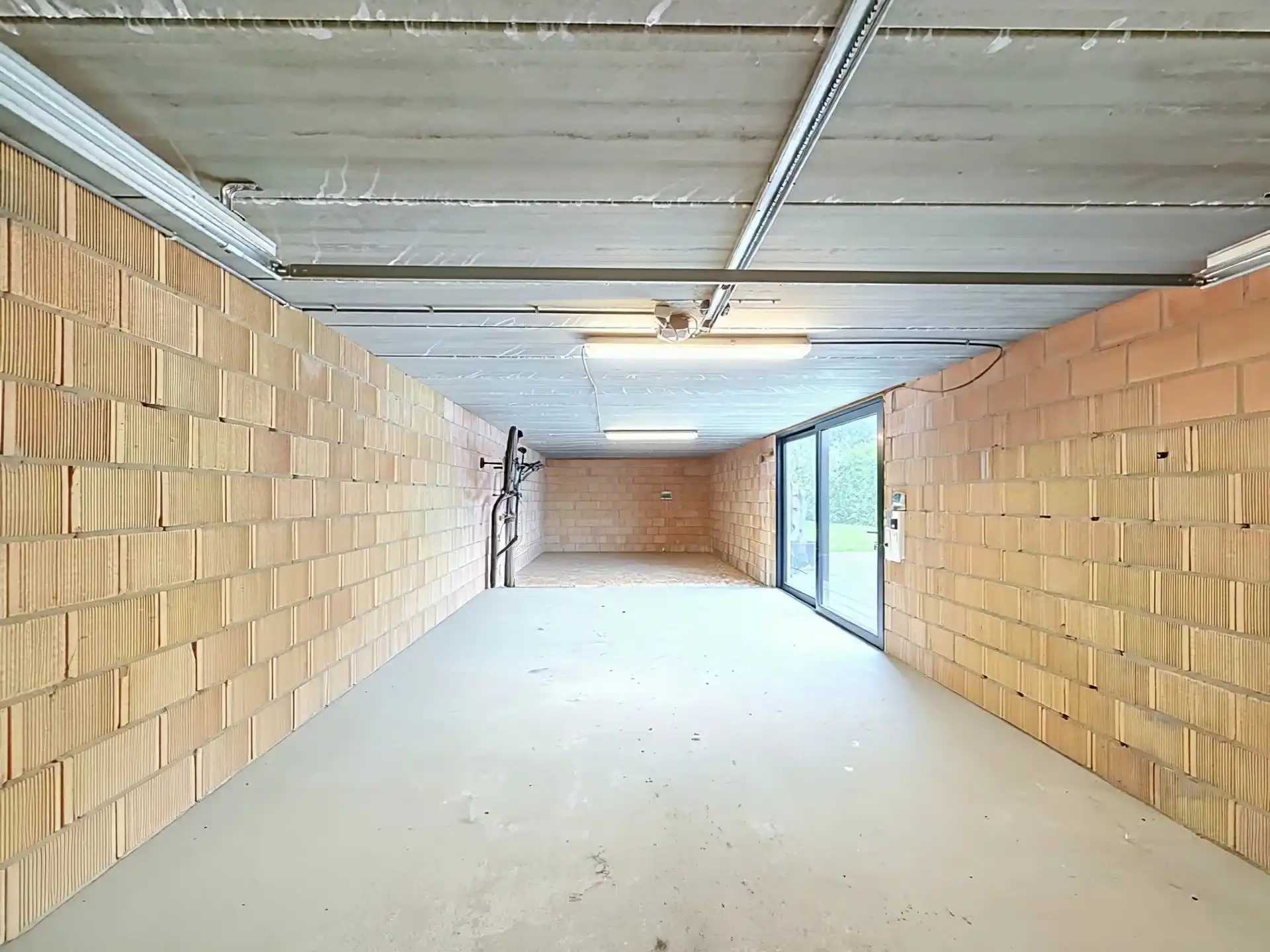 Zeer ruime villa voorzien van alle luxe met 3, mogelijk 5 slaapkamers en 2 badkamers foto 49