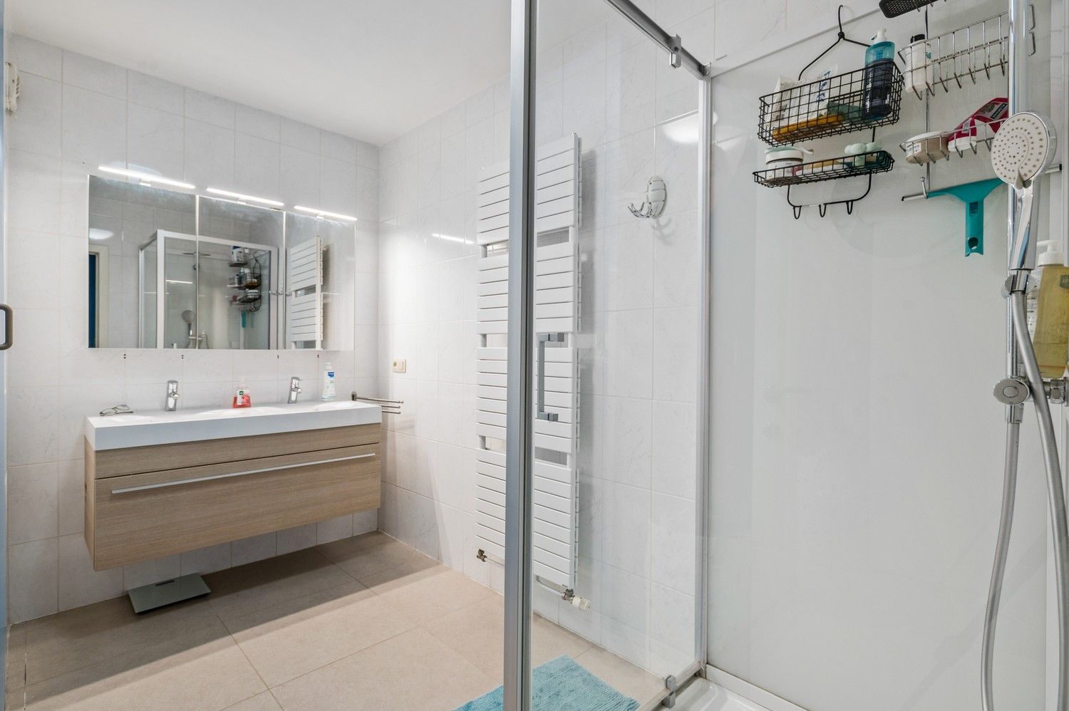 Instapklaar recent appartement met 3 slaapkamers en terras op centrale locatie te Schoten! foto 16