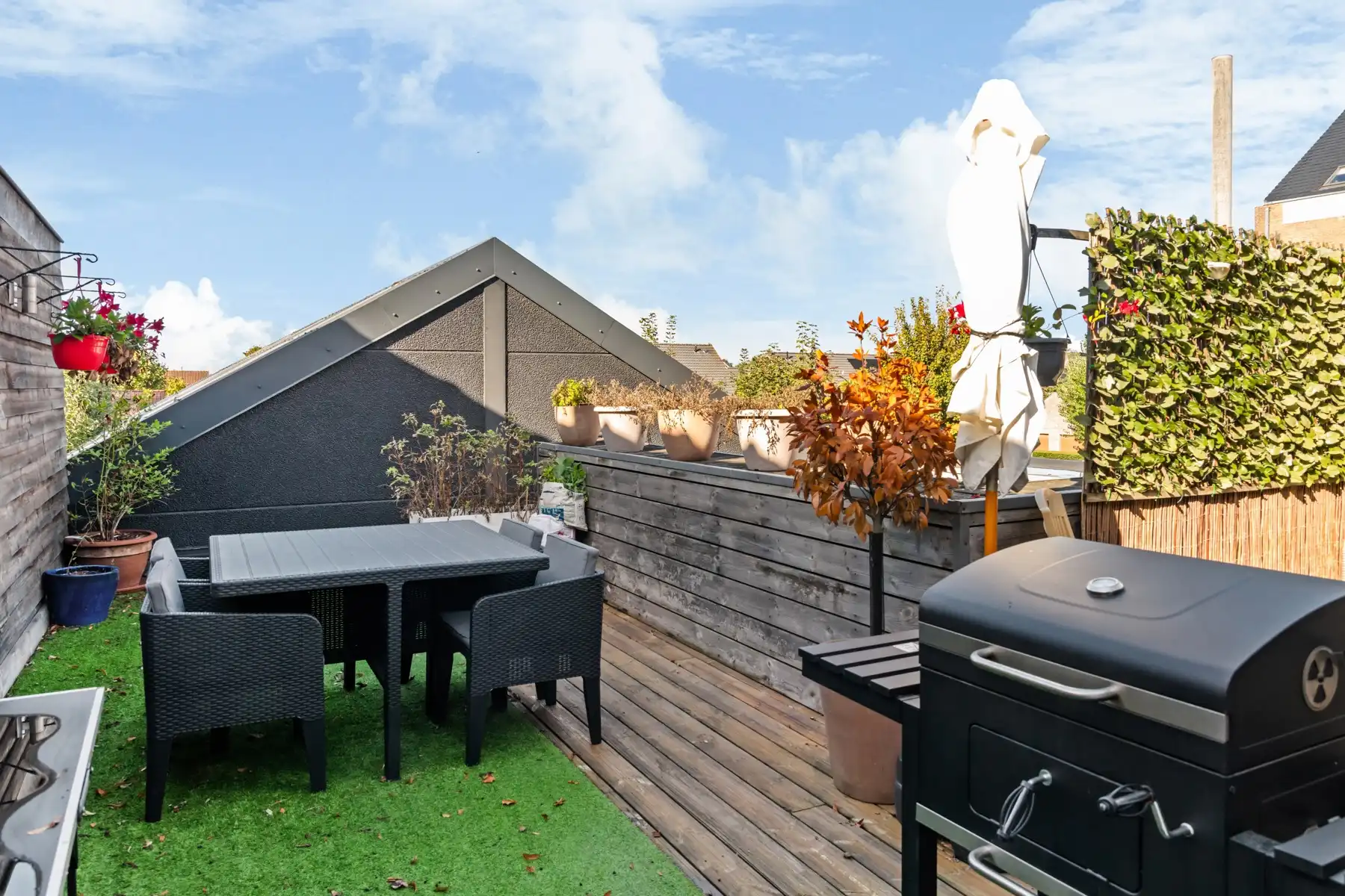 Ruime duplex met zonnig terras en garage/loods foto 6