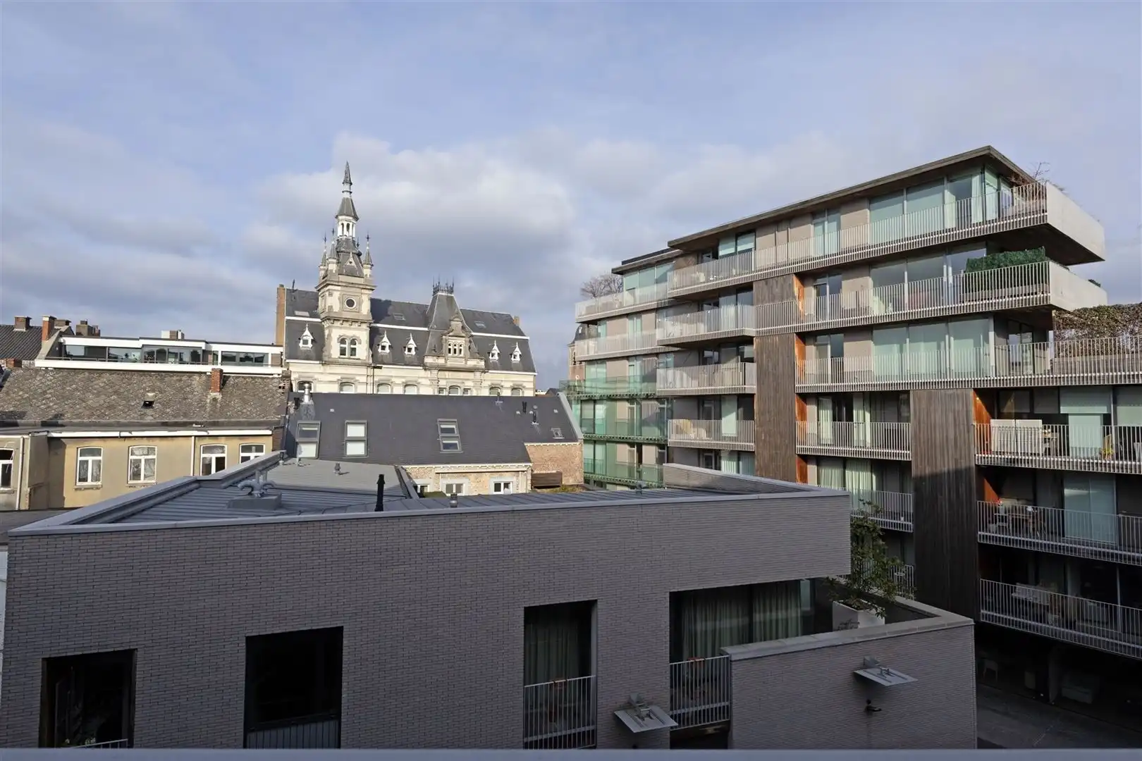 Kwalitatief appartement in hartje Hasselt foto 12