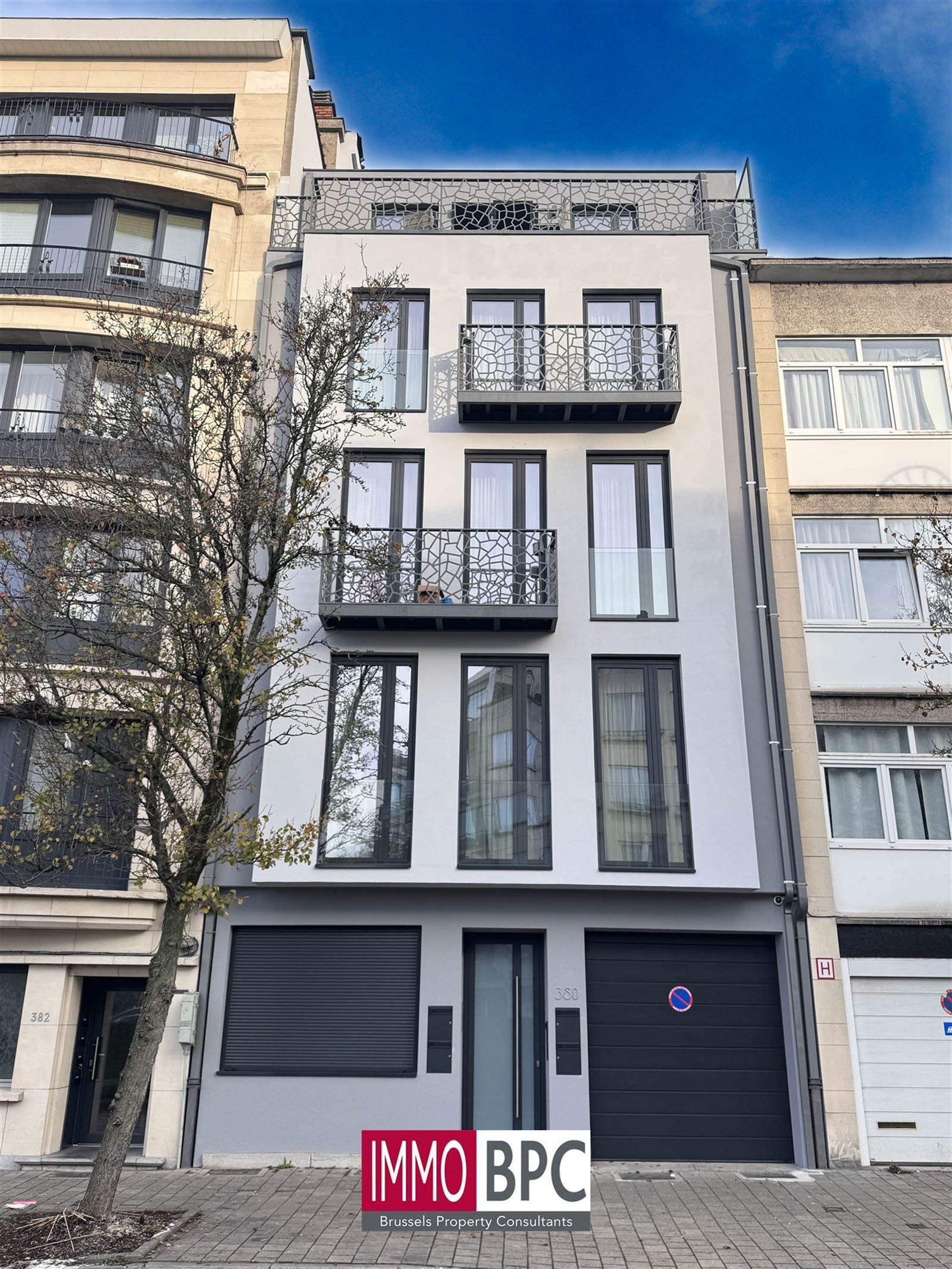 UITZONDERLIJKE MODERNE OPBRENGSTEIGENDOM IN GANSHOREN – 595 m² WOONOPPERVLAKTE foto 2