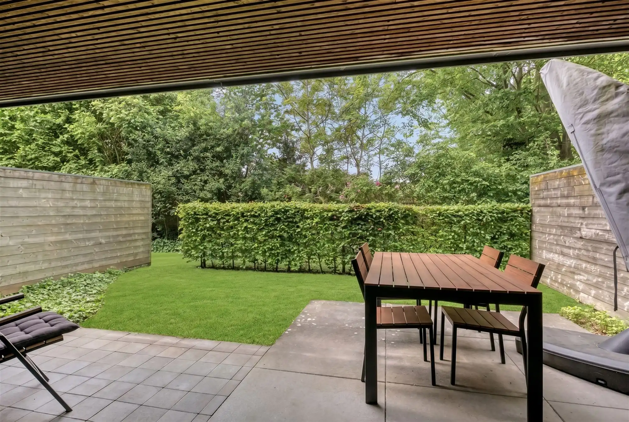Hoogwaardig afgewerkt gelijkvloers appartement met terras foto 14