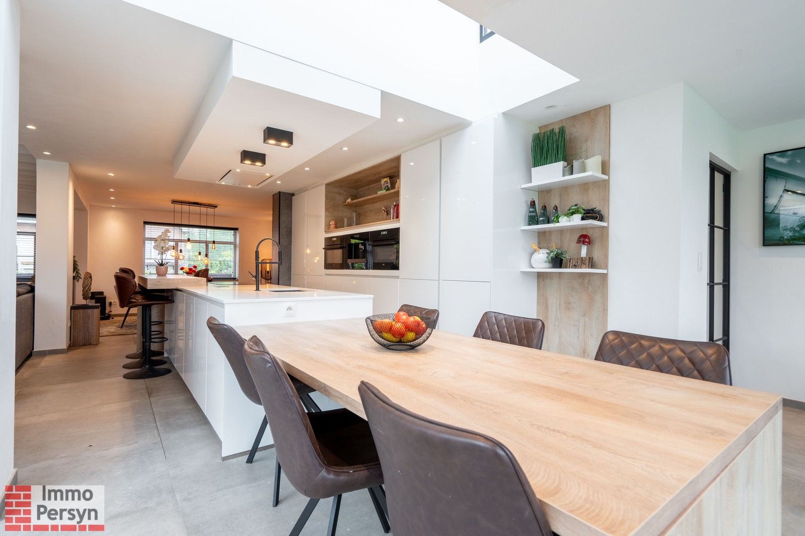 Luxueuze, ruime 4-slaapkamer woning. Twee badkamers. Gelijkvloers wonen. foto 14
