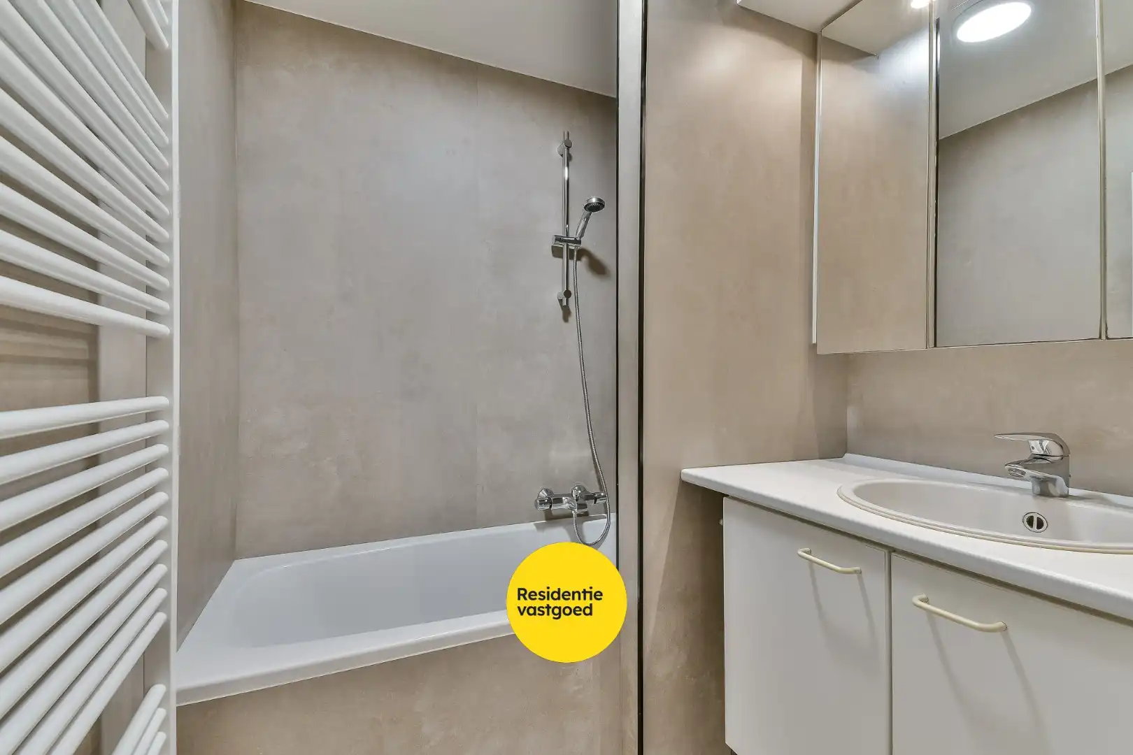 Lichtrijk appartement te huur in centrum van Oudenburg foto 5