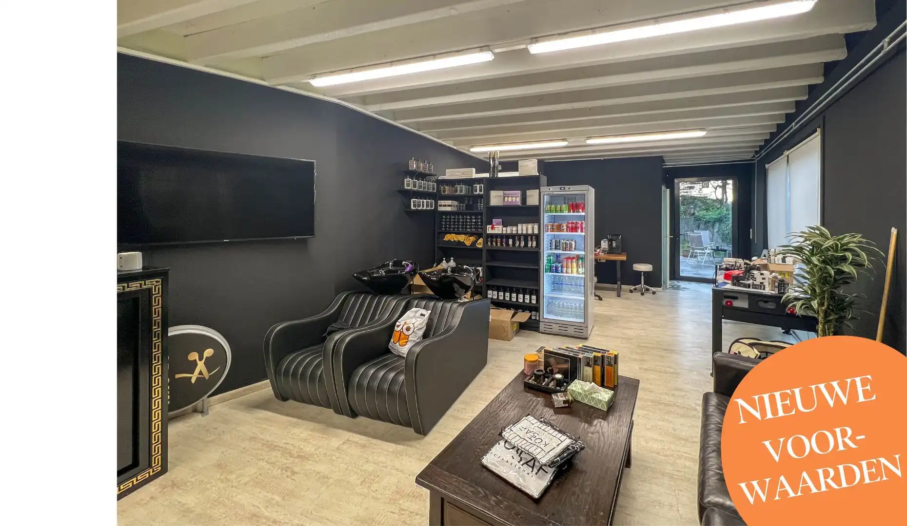 Centraal gelegen handelspand te Sijsele foto {{pictureIndex}}