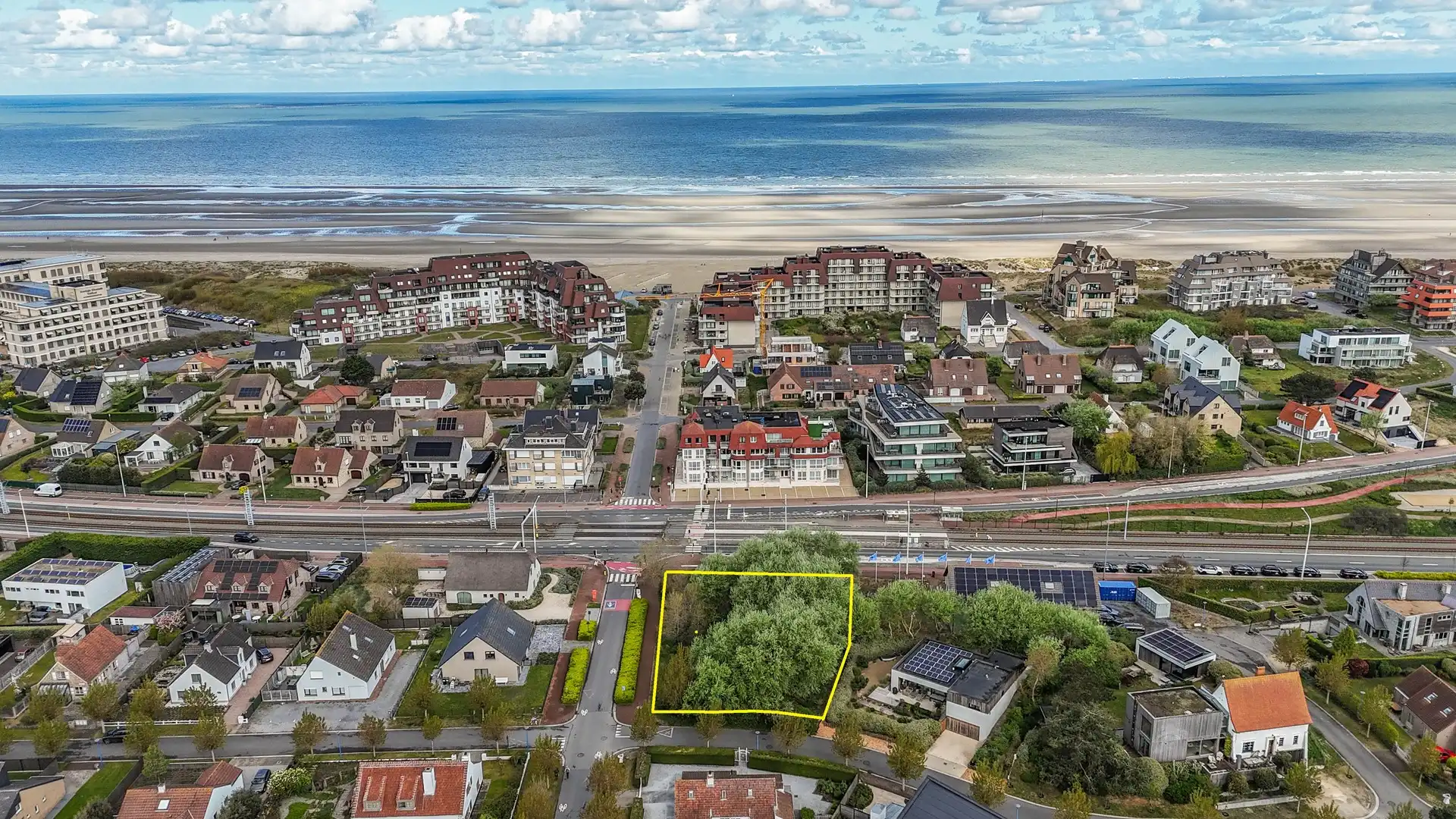 Uitzonderlijke bouwgrond (1.304m²) op een steenworp van zee (Groendijk). foto 2