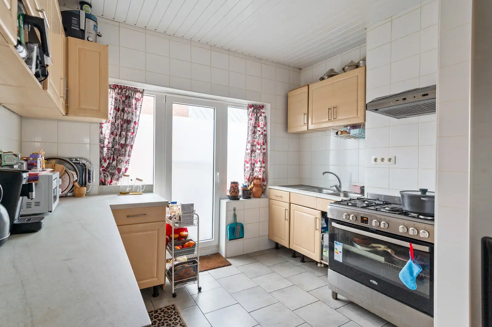 Veelzijdig handelspand met appartement en openbare parking foto 8