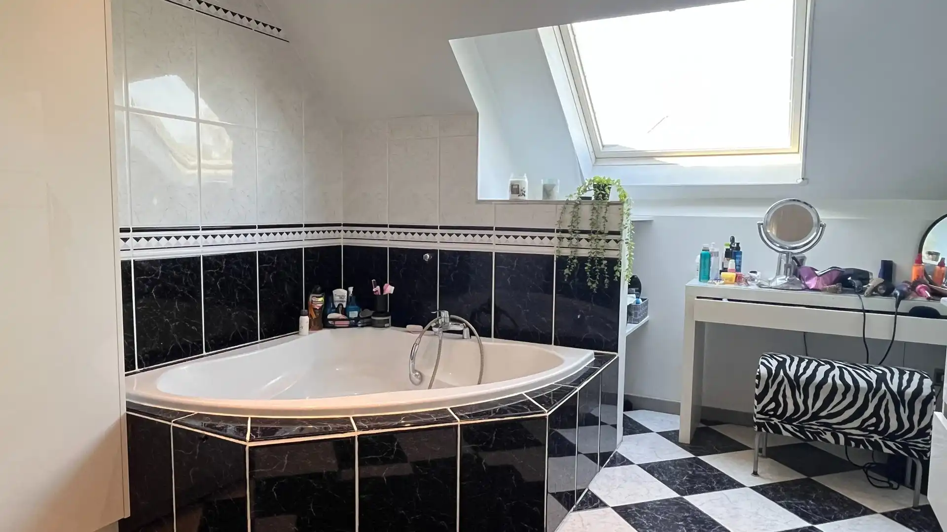 Vrijstaande woning met 4 slaapkamers en inpandige garage. foto 20