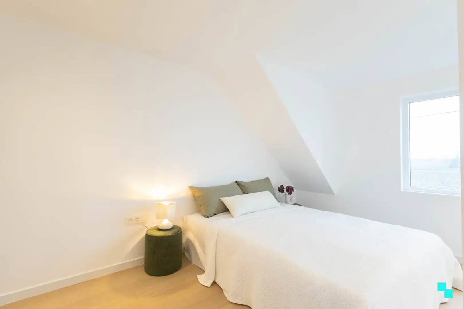 Volledig gerenoveerde woning met zicht op de velden foto 16