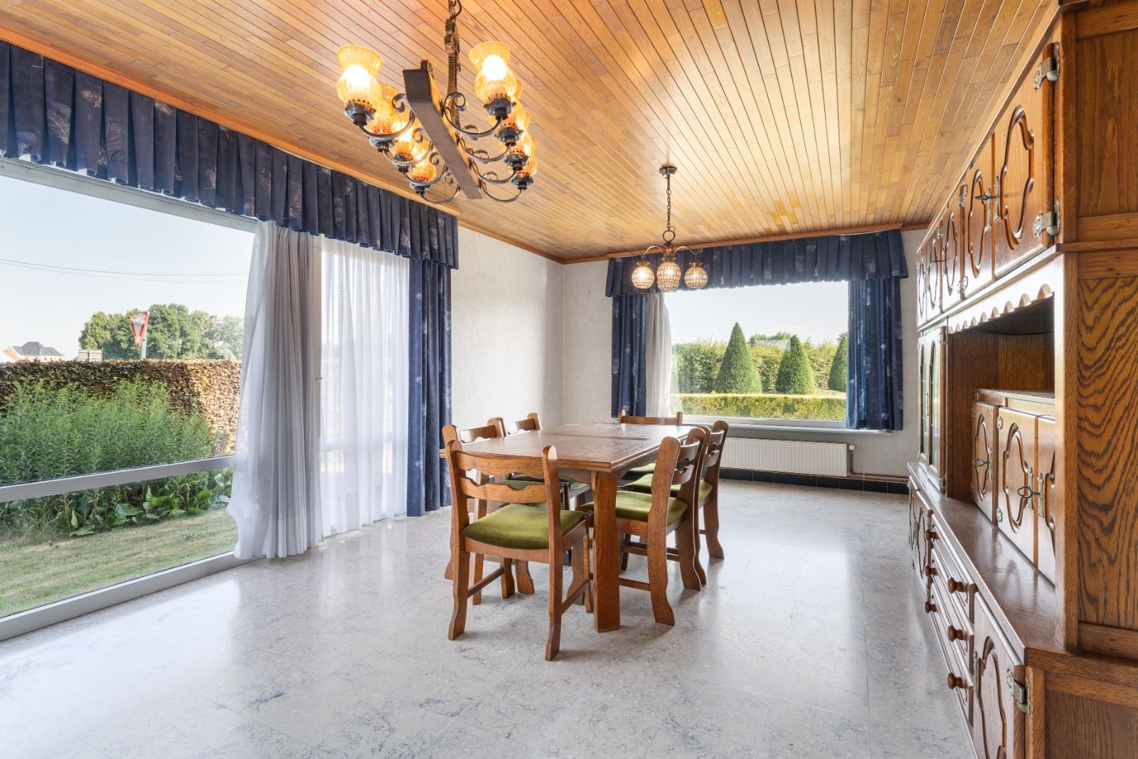 Ruime gezinswoning op 737 m² met 6 slaapkamers! foto 3