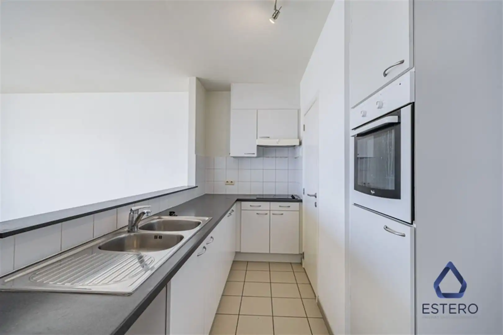 Ruim 2-slpkappartement met terras en uitzicht op de stad foto 6