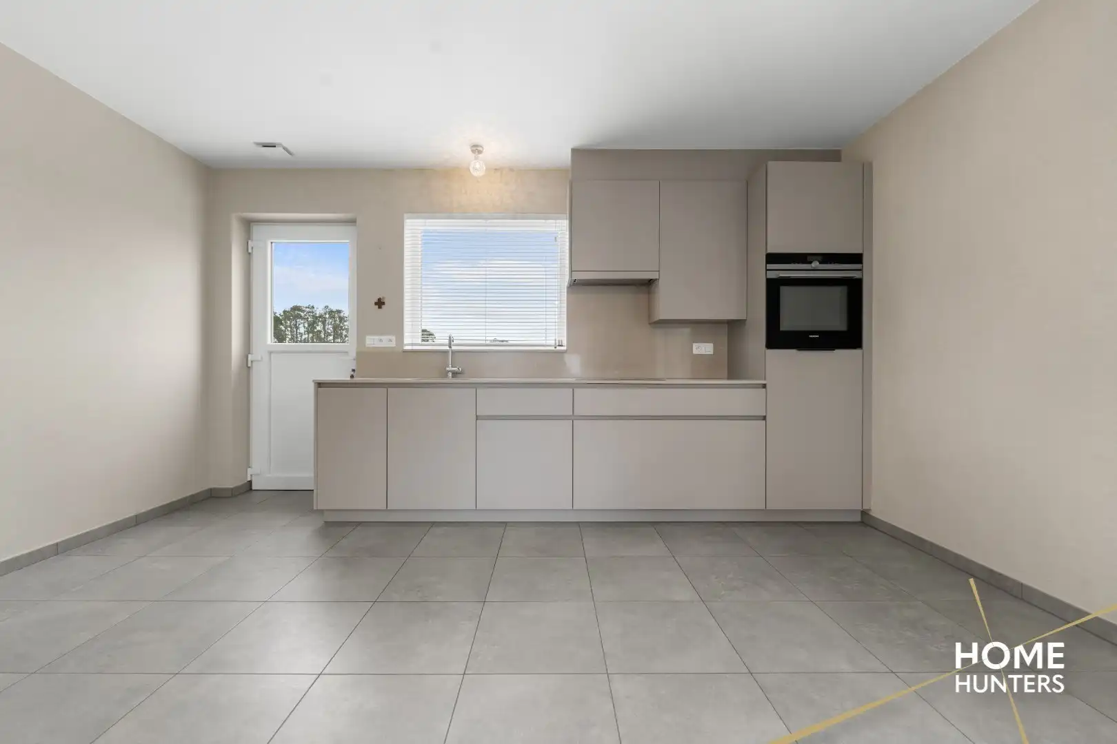 Luxe gelijkvloerse nieuwbouwvilla met 2 slaapkamers en een ruime garage! foto 6