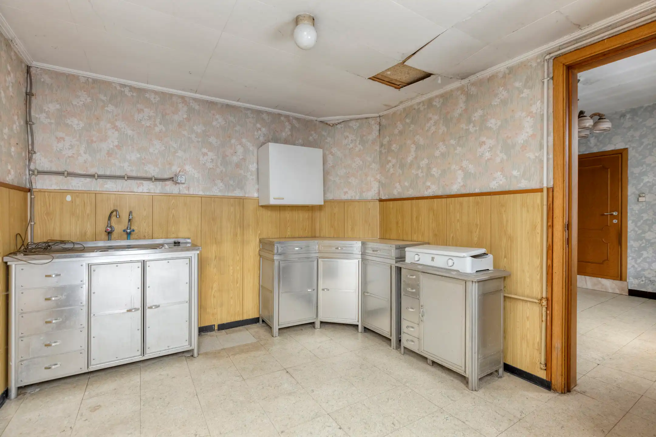 Te renoveren woning met zeer grote tuin op rustige ligging foto 9