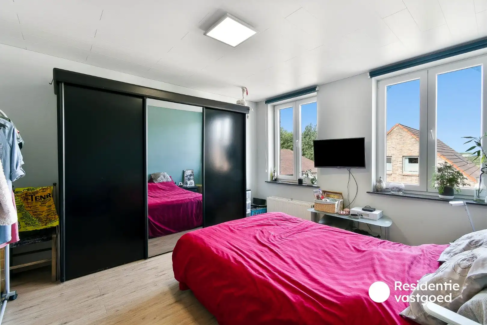Ruime en instapklare villa met 4 slaapkamers, garage, tuin en 2 terrassen foto 11