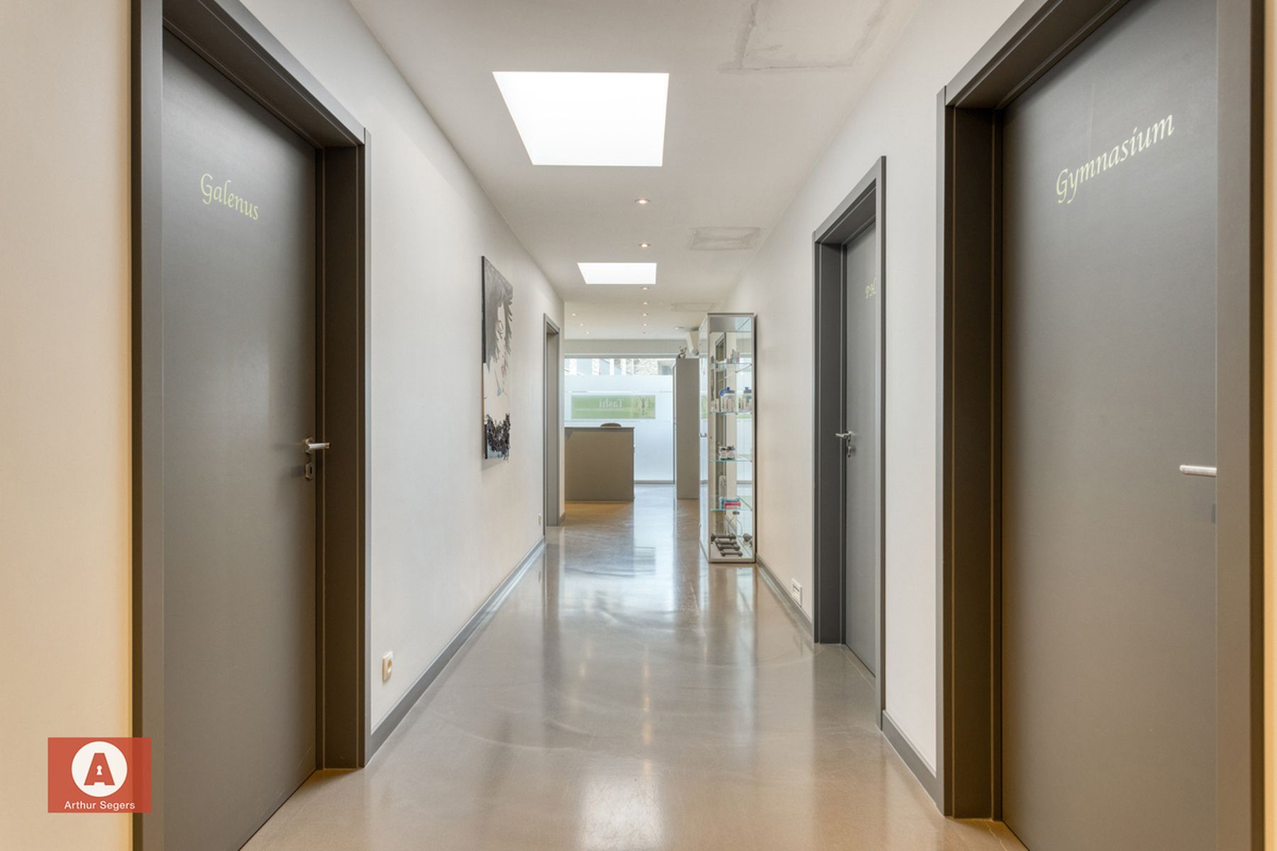 Energiezuinige handelsruimte + 3 privé auto-parkeer-plaatsen foto 4