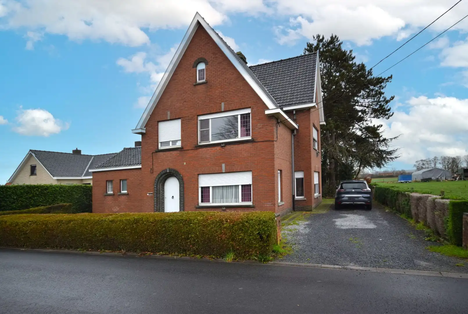 Woning met drie slaapkamers en tuin in Ardooie foto {{pictureIndex}}